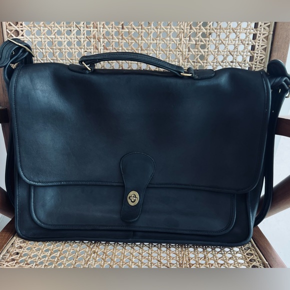 COACH VINTAGE | Unisex 1990s Vintage Coach Leather Messenger Bag - Picture 13 of 15